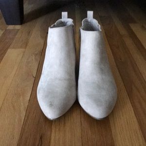 Old Navy light gray booties